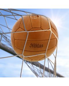 Balón de fútbol retro de cuero con grabado